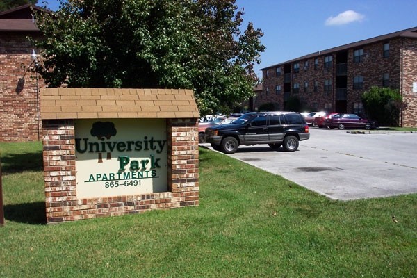 University Park Apartments in Springfield, MO - Building Photo