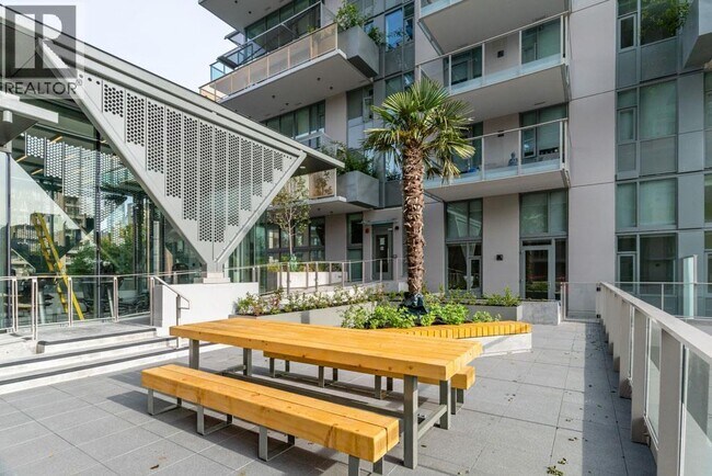 1180 Broughton St in Vancouver, BC - Building Photo - Building Photo