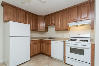 Hallmark Village and Northwood Common in Lowell, MA - Foto de edificio - Interior Photo
