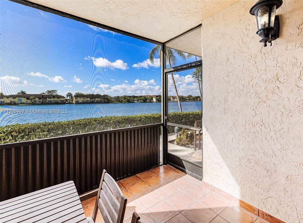 770 NE 199th St in Miami, FL - Building Photo