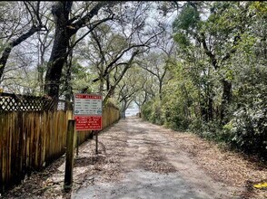 34 Meigs Dr in Shalimar, FL - Building Photo - Building Photo