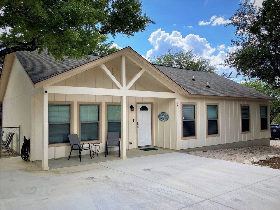 149 Morris Ln in Canyon Lake, TX - Building Photo