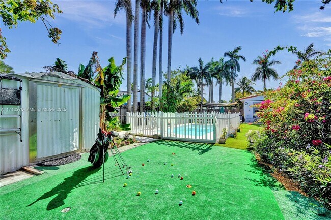 property at 1611 Mayo St