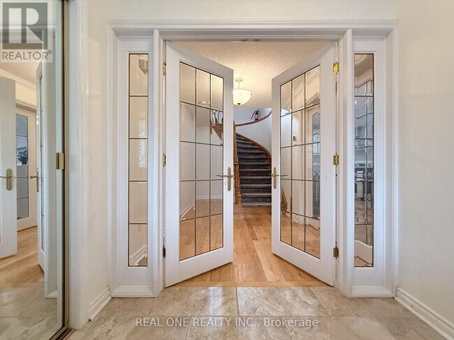 1759 Sherwood Forrest Cir in Mississauga, ON - Building Photo - Building Photo