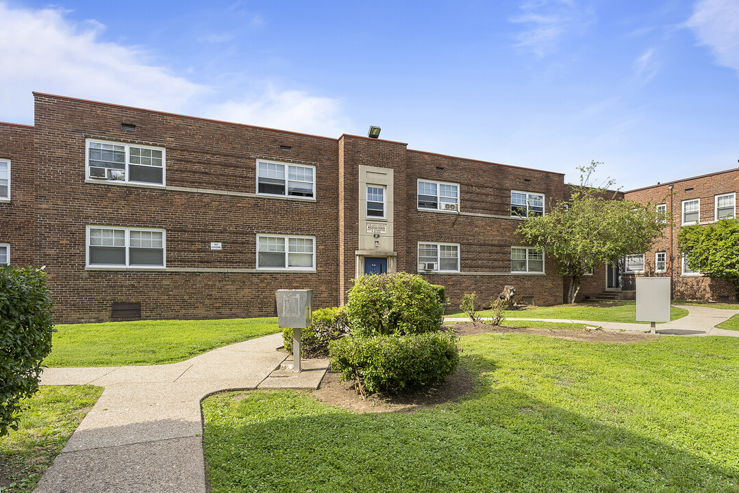 Girard Court Apartments in Philadelphia, PA - Building Photo