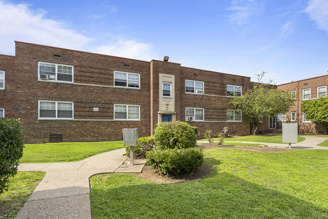 Girard Court Apartments