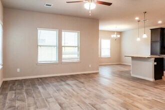 7907 Fijian Cypress Dr in Cypress, TX - Foto de edificio - Building Photo