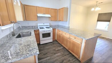 3004 Tomas Ct NW in Los Ranchos de Albuquerque, NM - Building Photo - Building Photo