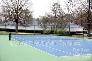 18817 Nautical Dr in Cornelius, NC - Building Photo