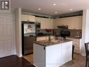 601 Clearbrook Dr in Ottawa, ON - Building Photo - Building Photo