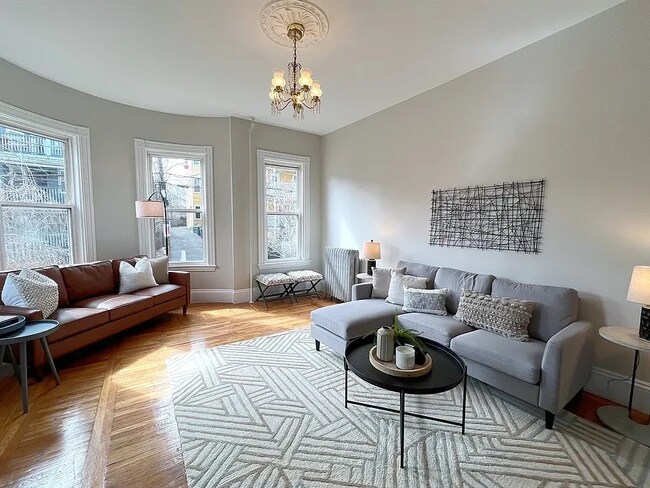 80 Paul Gore St, Unit 1 in Boston, MA - Foto de edificio - Building Photo