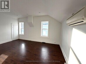 98 Wellington St E in Aurora, ON - Building Photo - Building Photo