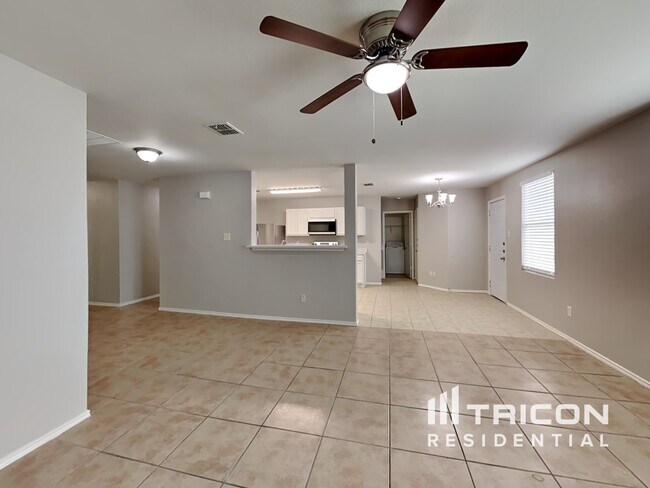 3229 Sunshine Way in Lancaster, TX - Foto de edificio - Building Photo