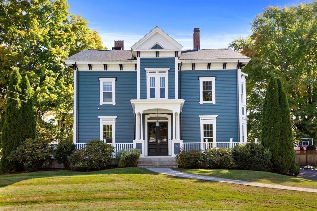 90 Maple Pl in Dedham, MA - Building Photo