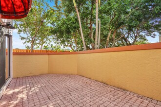 52 Uno Lago Dr in North Palm Beach, FL - Building Photo - Building Photo