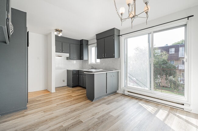 property at 430 Rue de l'Accueil