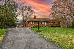 3015 James St in Fairfax, VA - Building Photo