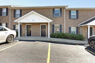 6636 S Wilson Rd in Radcliff, KY - Building Photo