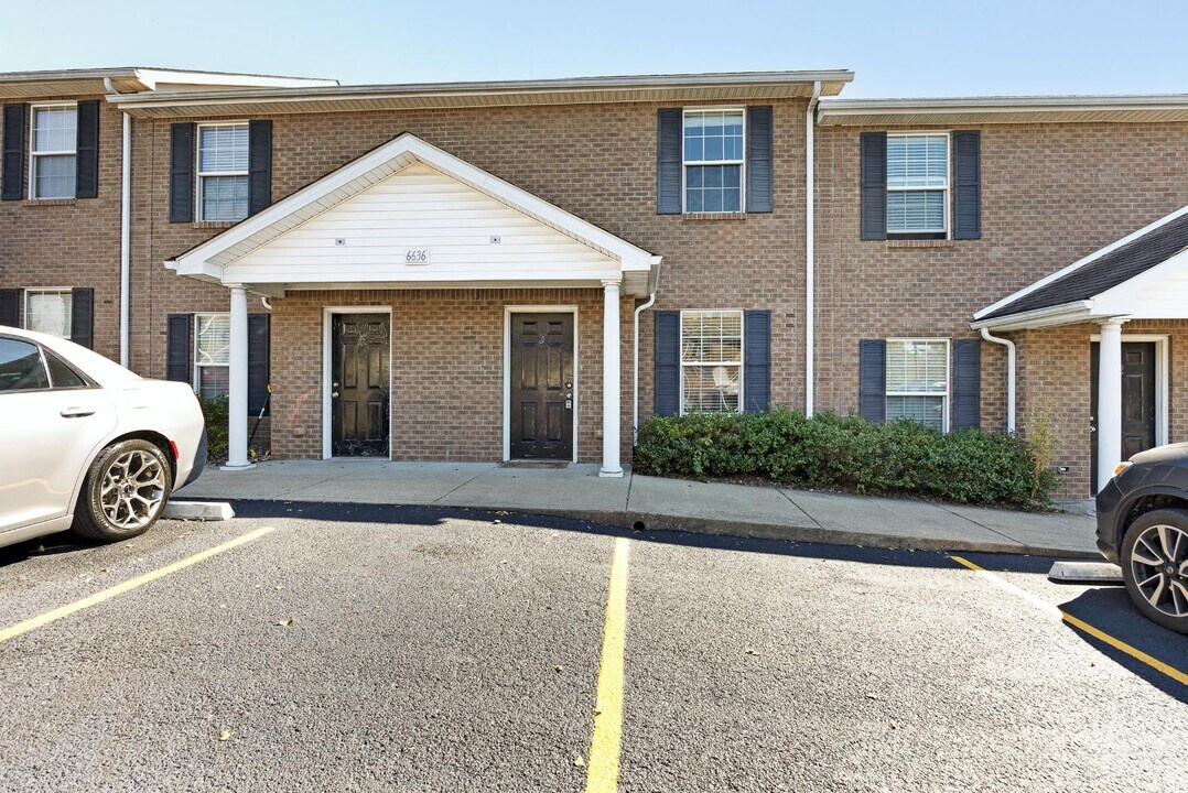 6636 S Wilson Rd in Radcliff, KY - Building Photo