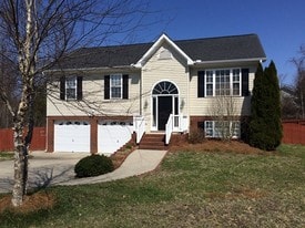 3947 Hickswood Forest Ct in High Point, NC - Building Photo