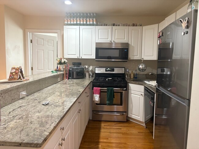 60 Egmont St, Unit 4 in Brookline, MA - Foto de edificio - Building Photo