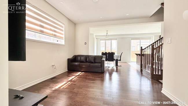 property at 8 Dolucci Cres