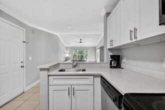 1740 Palm Cove Blvd in Delray Beach, FL - Foto de edificio - Building Photo