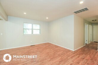 1111 E Willow Pl in Yukon, OK - Building Photo - Building Photo