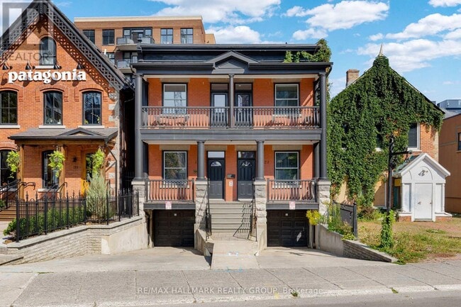 property at 121 York St