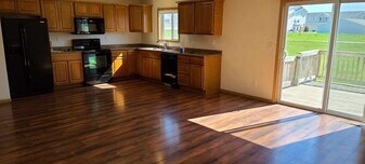 4262 Estate Dr S in Fargo, ND - Building Photo