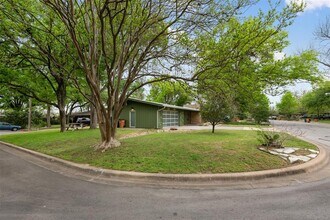 2314 Westforest Dr in Austin, TX - Building Photo - Building Photo