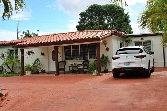 218 E 9th Ct in Hialeah, FL - Building Photo - Building Photo