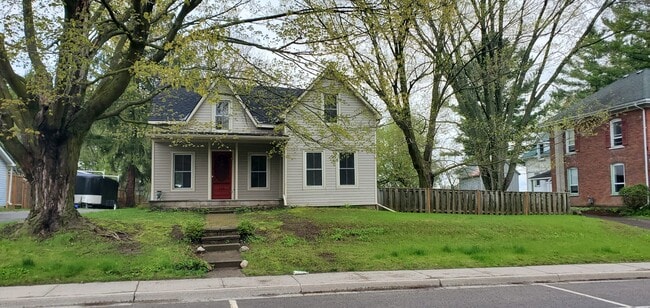 142 Bloomfield Main St in Prince Edward, ON - Building Photo - Building Photo