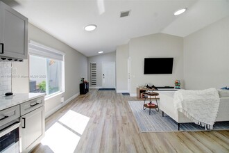 1025 Bamboo Ln in Weston, FL - Building Photo - Building Photo
