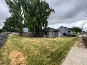 589 Church St in Dayton, OR - Building Photo - Building Photo