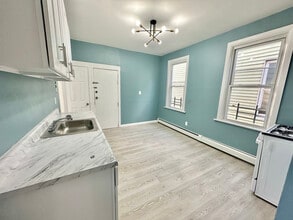 11 Linden Ave, Unit 3 in East Orange, NJ - Building Photo - Building Photo