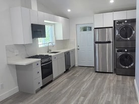 6546 Bobbyboyar Ave in Los Angeles, CA - Building Photo