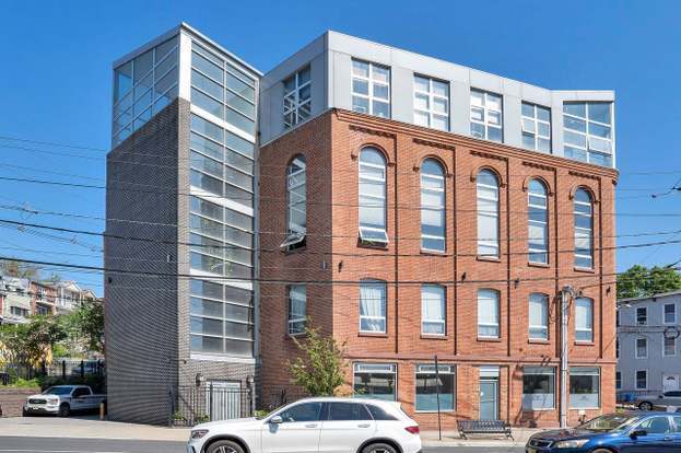 704 Grand St in Jersey City, NJ - Building Photo