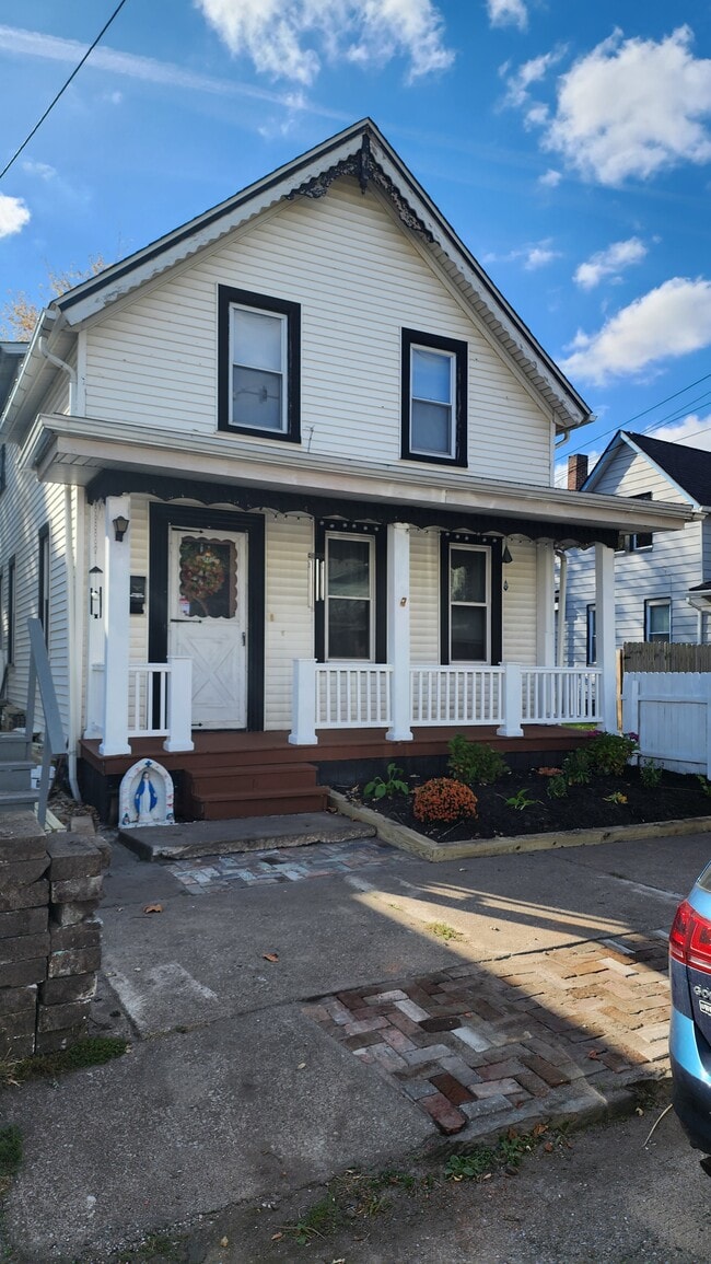 1301 Buhrer Ave, Unit 2 in Cleveland, OH - Building Photo - Building Photo