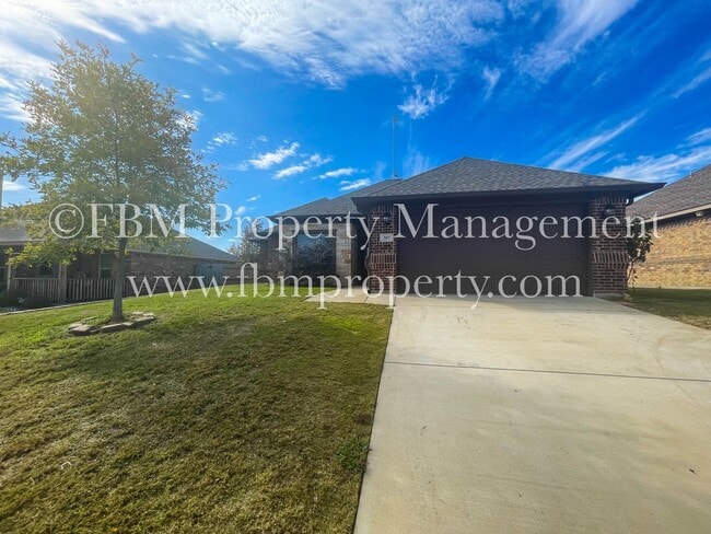 307 Centennial Ave in Ennis, TX - Building Photo - Building Photo