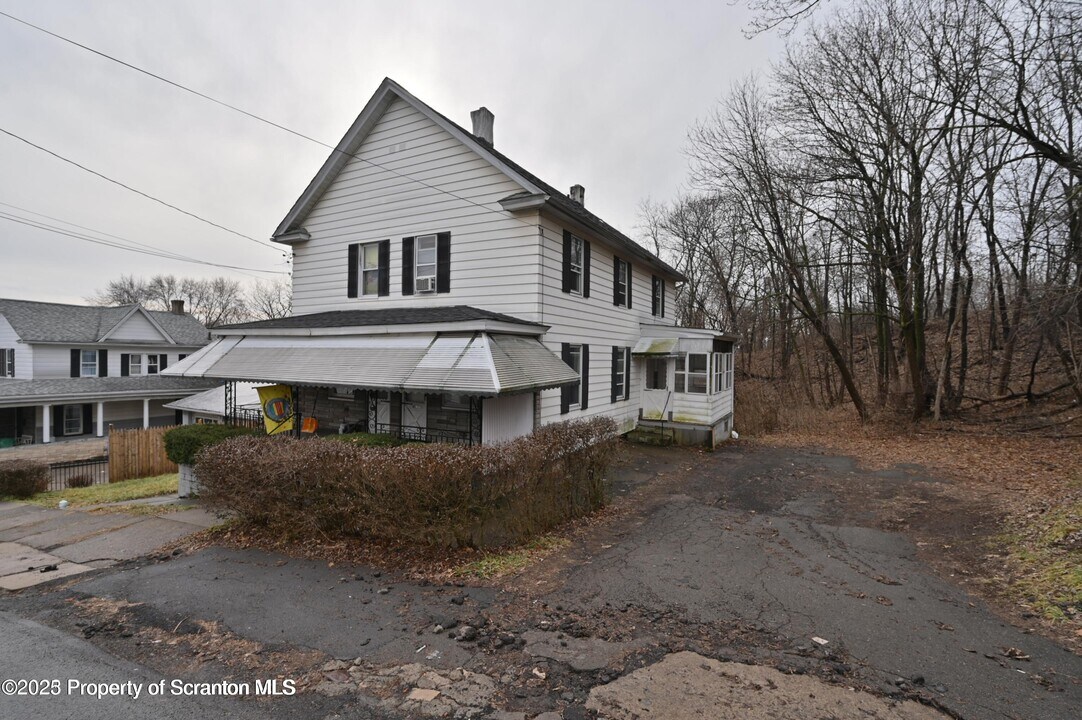 1309 Wood St in Scranton, PA - Building Photo
