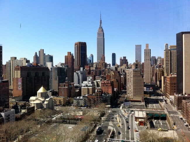 630 1st Avenue, Unit 24J in New York, NY - Foto de edificio - Building Photo