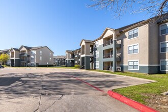 Mayfield Park Apartments in Arlington, TX - Foto de edificio - Building Photo