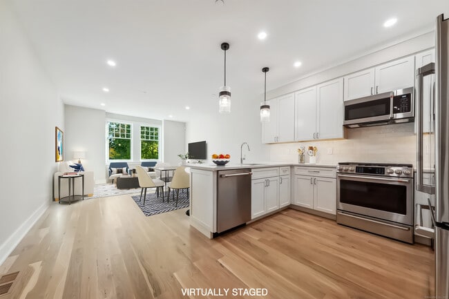 8 Husted Ln in New Canaan, CT - Building Photo - Building Photo