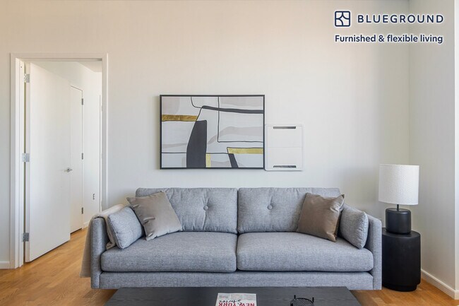 635 W 42nd St in New York, NY - Building Photo - Building Photo