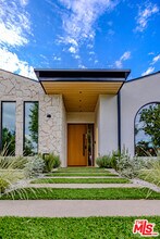 4703 Saloma Ave in Los Angeles, CA - Building Photo - Building Photo