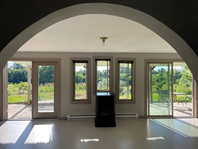 387 Eichybush Rd, Unit Apt. 4