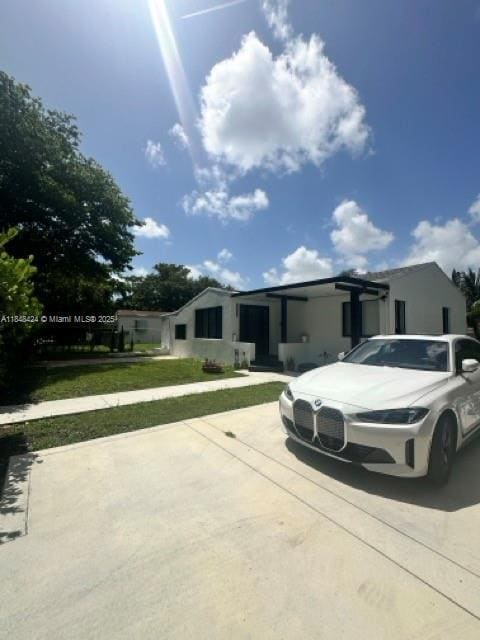 821 NE 121st St in North Miami, FL - Foto de edificio - Building Photo