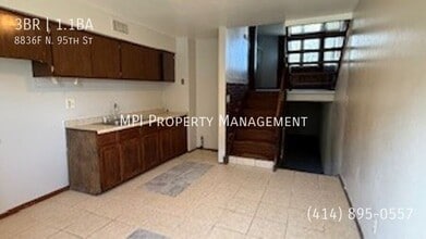 8836 N 95th St in Milwaukee, WI - Building Photo - Building Photo