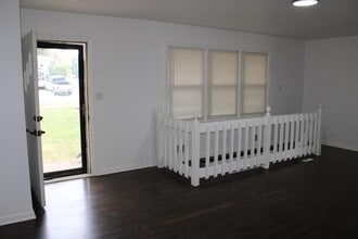 2403 NE Shady Ln Dr in Gladstone, MO - Building Photo - Building Photo